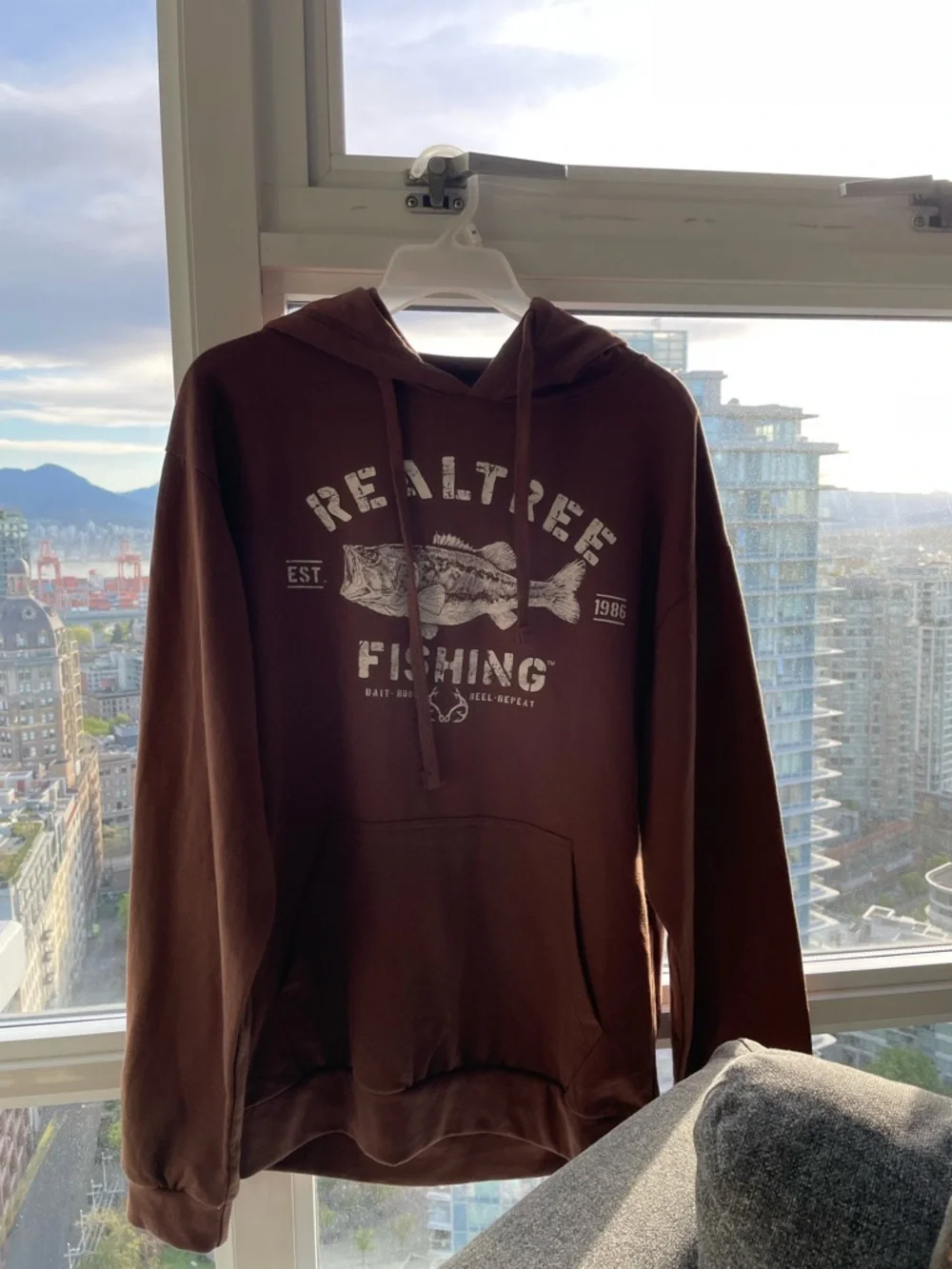 NEW Realtree Fishing Brown Hooded Pullover Sweatshirt - Picture 2 of 5